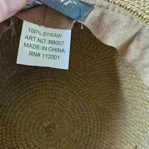 Milani Sun hat. Brown & Black weave with Brown Fabric ribbon 🎀 around. - Picture 7 of 8